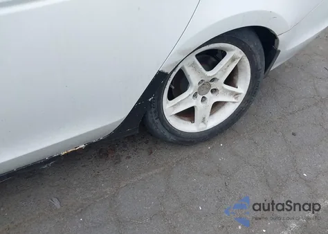 2010 Honda Accord 2.4 Lx z USA, uszkodzony, nr VIN 1HGCP2F3XAA197083